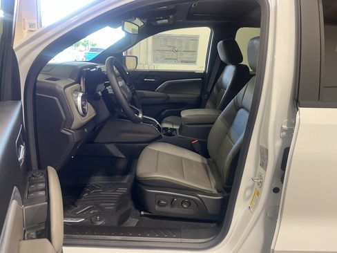New 2026 Chevrolet Colorado ZR2 w/ Technology Package AWD/4WD image 32