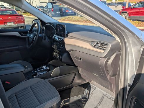 Used 2022 Ford Escape SE w/ SE Sport Appearance Package image 22