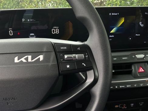 Used 2025 Kia K4 FWD image 29