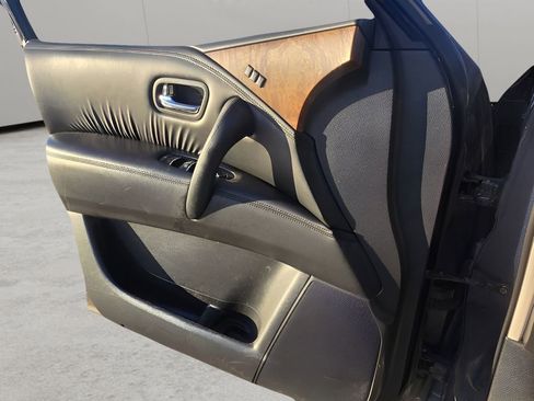 Used 2021 Nissan Armada SL w/ Captain's Chairs Package image 18