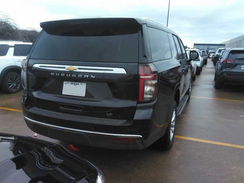Used 2024 Chevrolet Suburban LT image 4