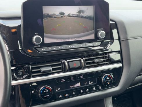 Used 2025 Nissan Pathfinder SV FWD image 25