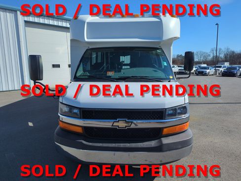 Used 2014 Chevrolet Express 4500 w/ Shuttle Bus Package image 8