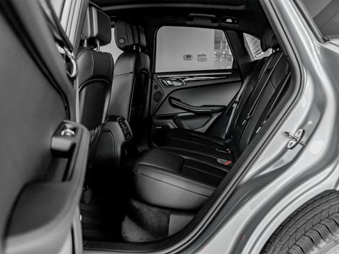 Certified 2026 Porsche Macan AWD/4WD image 29