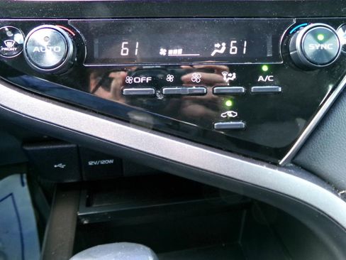 Used 2023 Toyota Camry SE image 12