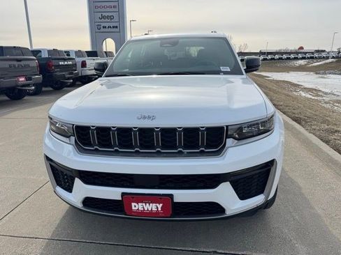 New 2026 Jeep Grand Cherokee Limited AWD/4WD image 2