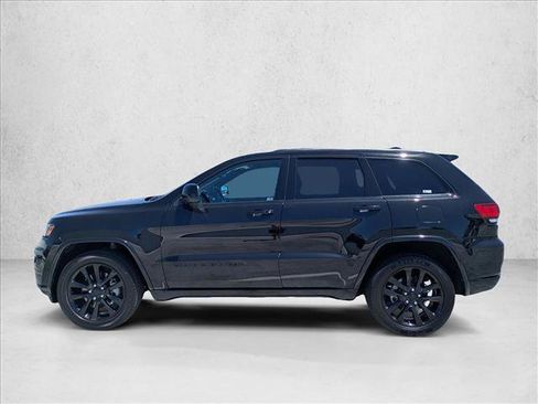 Used 2022 Jeep Grand Cherokee Laredo X RWD image 9