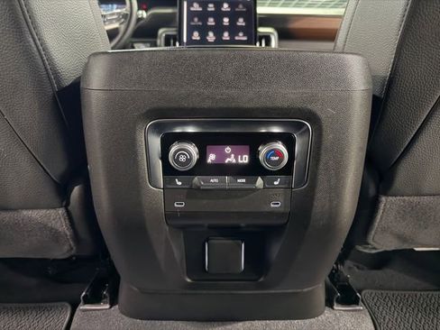 Used 2025 GMC Yukon Denali AWD/4WD image 29