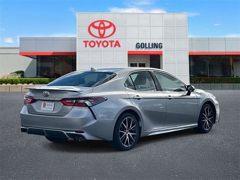 Used 2023 Toyota Camry SE image 5