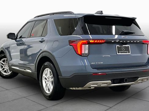 Used 2025 Ford Explorer Active w/ Active Comfort Package RWD image 12