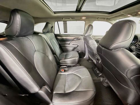 Certified 2025 Toyota Highlander Platinum AWD/4WD image 62