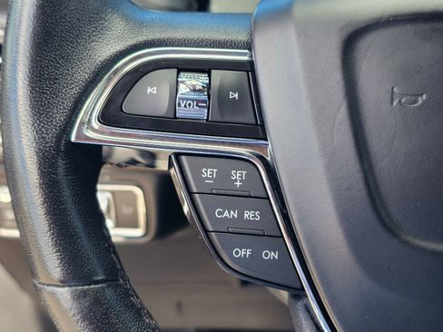 Used 2022 Lincoln Nautilus AWD w/ Premium Package image 19