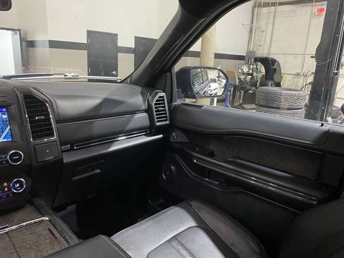 Used 2020 Ford Expedition Limited w/ Equipment Group 301A RWD image 4