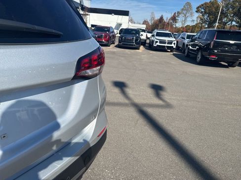 Used 2022 Chevrolet Equinox LT image 32