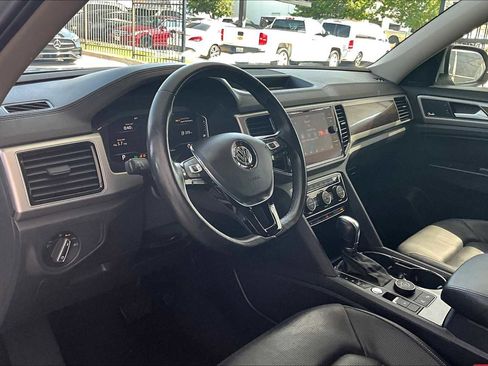 Used 2019 Volkswagen Atlas SEL Premium image 17