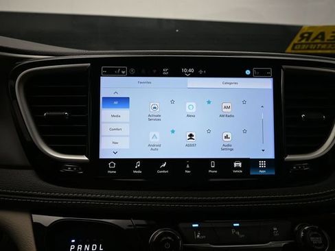 Used 2024 Chrysler Pacifica Limited FWD image 30