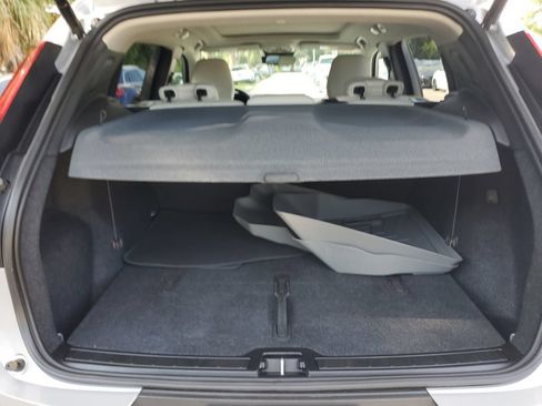 Used 2025 Volvo XC40 B5 Plus AWD/4WD image 15