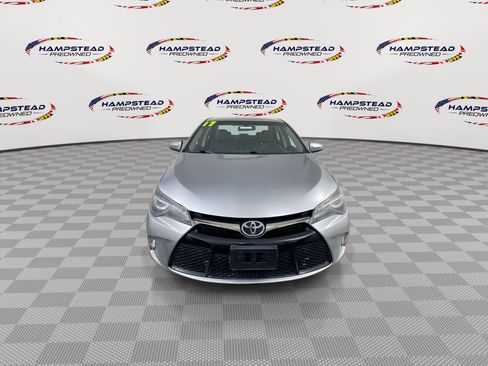 Used 2017 Toyota Camry SE FWD image 3