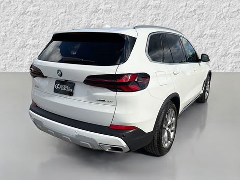 Used 2025 BMW X5 xDrive40i w/ Climate Comfort Package image 3