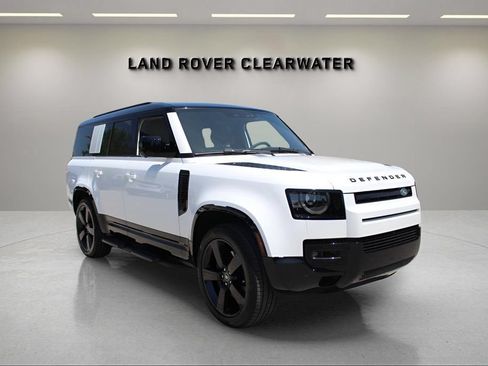 Used 2025 Land Rover Defender 130 X-Dynamic SE AWD/4WD image 7