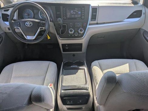 Used 2018 Toyota Sienna LE image 20