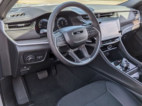 New 2026 Jeep Grand Cherokee 4WD image 10