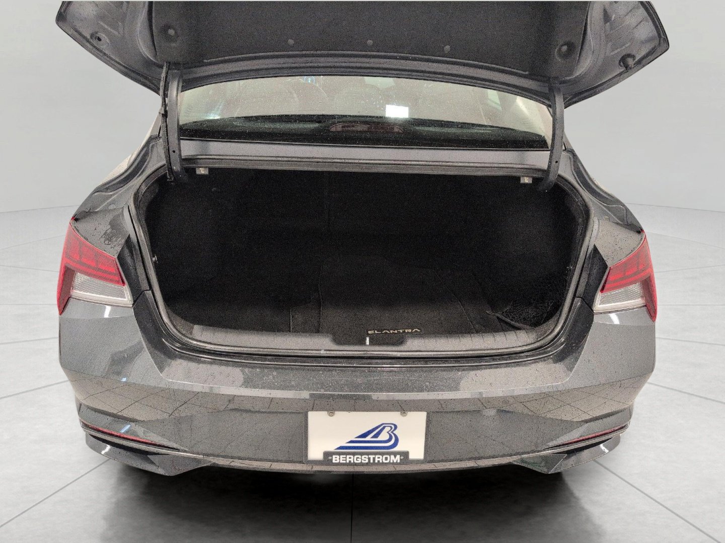 Used 2023 Hyundai Elantra Limited FWD image 16