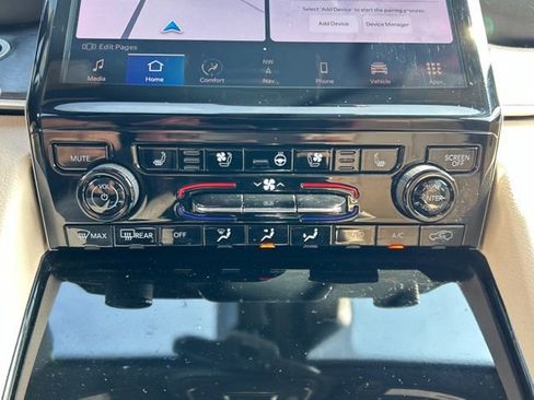 Used 2023 Jeep Grand Cherokee Limited w/ Luxury Tech Group II AWD/4WD image 54