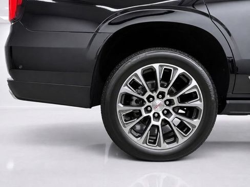 Used 2025 GMC Yukon Denali w/ Sun & Power Step Package AWD/4WD image 11