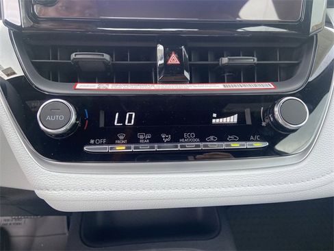 Used 2025 Toyota Corolla SE image 19