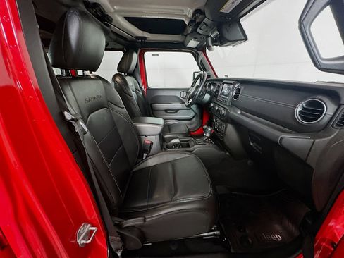 Used 2021 Jeep Wrangler Sahara w/ Dual Top Group image 32