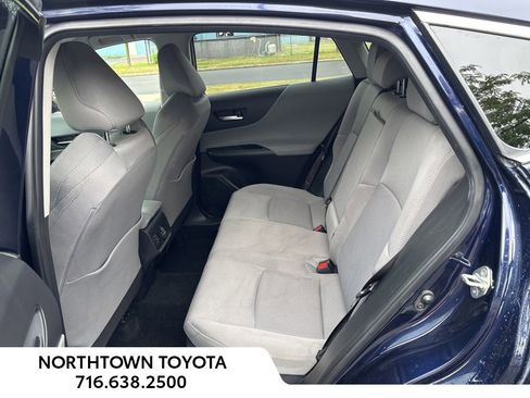 Used 2023 Toyota Venza LE image 11