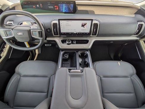 New 2025 Ford Expedition Active image 18