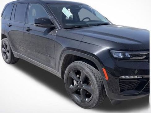 Used 2023 Jeep Grand Cherokee Limited w/ Black Appearance Package AWD/4WD image 3