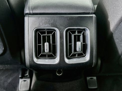 Used 2025 Kia Sorento LX FWD image 28
