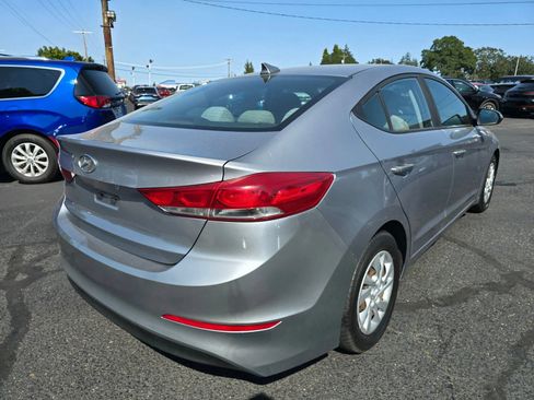 Used 2017 Hyundai Elantra SE FWD image 5