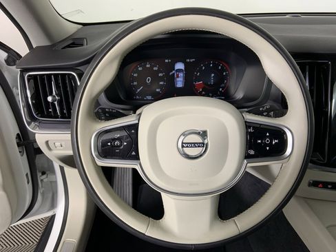 Used 2020 Volvo V60 T5 Cross Country image 9