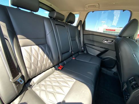 Used 2023 Nissan Rogue Platinum w/ Platinum Premium Package AWD/4WD image 16