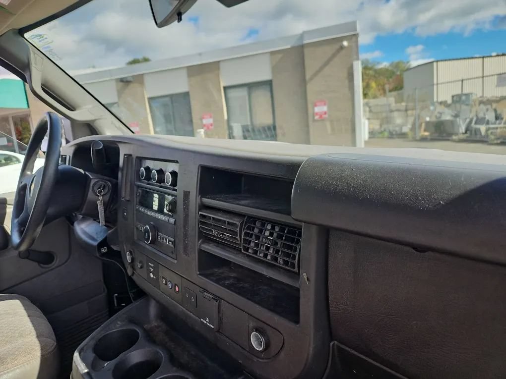 Used 2020 Chevrolet Express 3500 RWD image 7