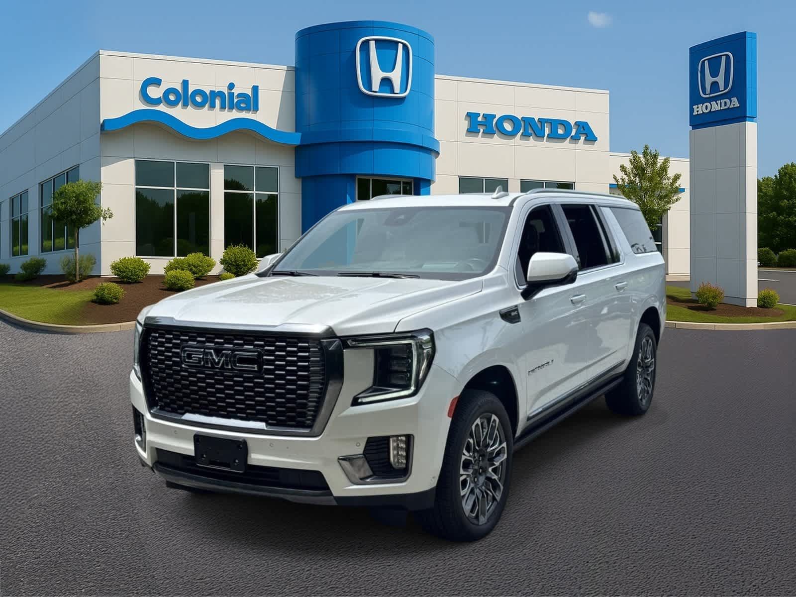 Used 2023 GMC Yukon XL Denali Ultimate AWD/4WD image 1