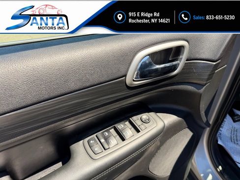 Used 2019 Jeep Grand Cherokee Laredo AWD/4WD image 10