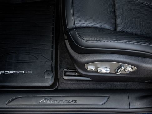 Certified 2026 Porsche Macan image 20