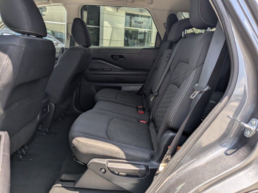 Used 2025 Nissan Pathfinder SV AWD/4WD image 19
