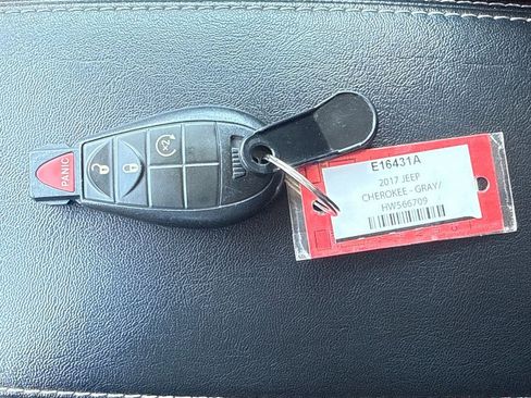 Used 2017 Jeep Cherokee Sport w/ Cold Weather Group image 4