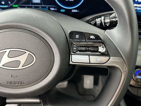 Used 2025 Hyundai Elantra Limited FWD image 24