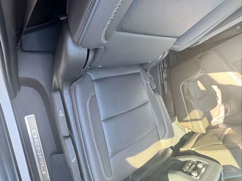 Used 2021 GMC Yukon XL Denali image 11