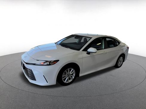 Used 2025 Toyota Camry LE image 8