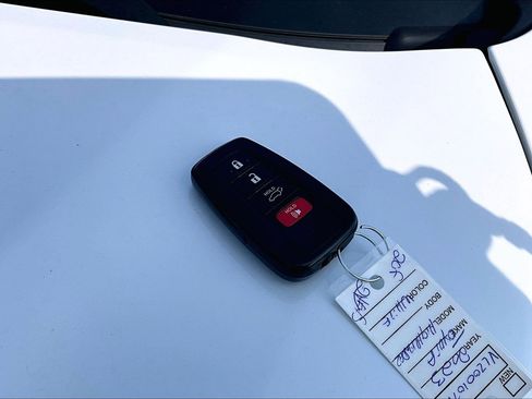 Used 2023 Toyota Highlander XLE FWD image 36