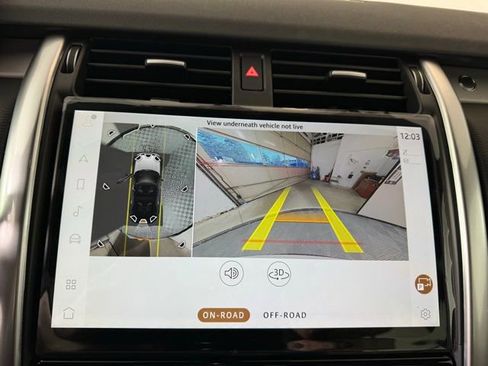 Used 2025 Land Rover Discovery Dynamic SE image 19