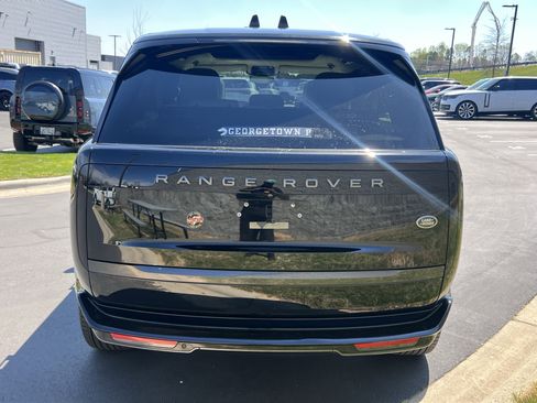 Used 2023 Land Rover Range Rover Long Wheelbase SE image 6